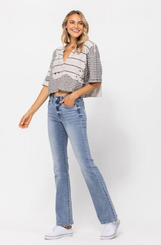 Judy Blue Mid Rise Light Wash Bootcut Country Jeans Styled